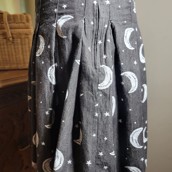 HOT TOPIC CELESTIAL MOON AND STARS PLEATED SKIRT - Picture 5 of 8